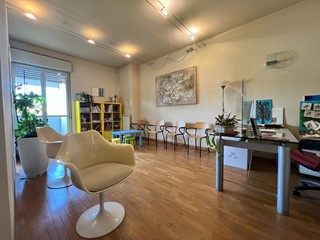 Ufficio in Vendita a Lucca, zona San Marco, 240'000€, 71 m²