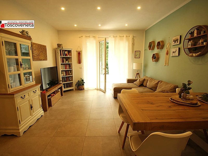 Trilocale in Vendita a Lucca, zona Arancio, 250'000&euro;, 78 m², arredato