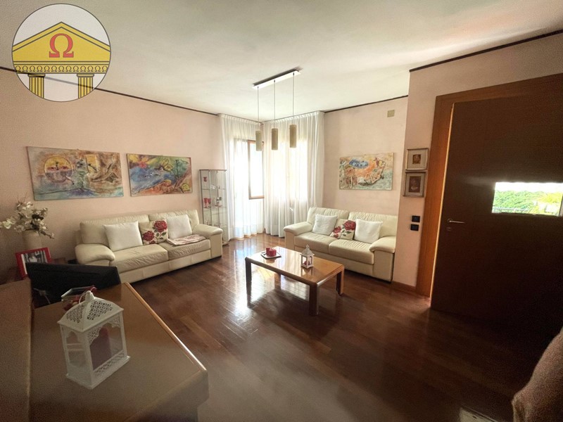 Casa Semi Indipendente in Vendita a Villorba, 315'000€, 241 m²