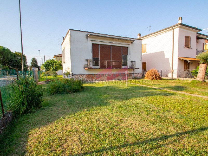 Casa Indipendente in Vendita a Castelmassa, 80'000€, 140 m²