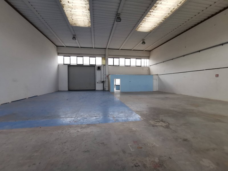 Capannone in Affitto a Quarto d'Altino, 1'600€, 400 m²