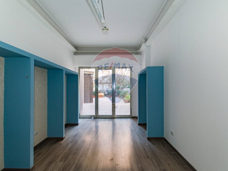 Negozio in Vendita a Palermo, 110'000€, 60 m²