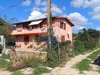 Villa in Vendita a Ardea, 249'000€, 171 m²