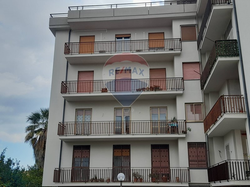 Appartamento in Vendita a Catania, 153'000&euro;, 146 m²