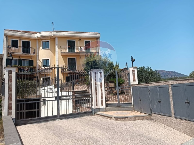 Appartamento in Vendita a Belpasso, 140'000€, 123 m²