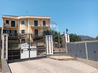 Appartamento in Vendita a Belpasso, 140'000€, 123 m²