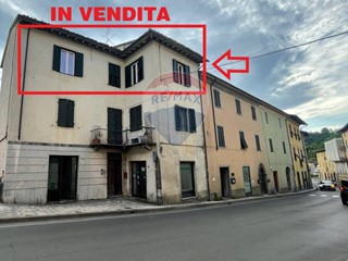 Appartamento in Vendita a Barga, 55'000€, 137 m², con Box