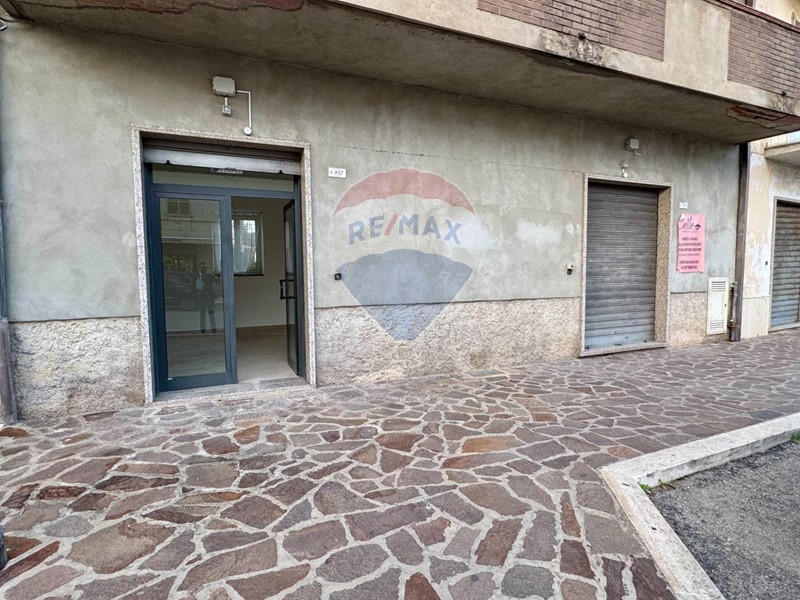Immobile commerciale in Affitto a Minturno, 850€, 65 m²