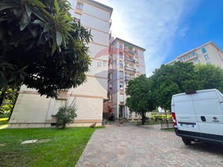 Quadrilocale in Vendita a Monza, 349'000€, 123 m²