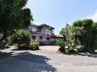Villa in Vendita a Acireale, 1'500'000€, 7000 m²