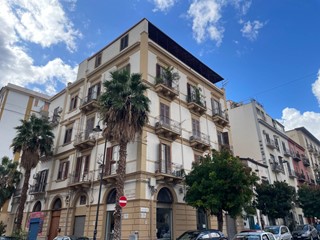Attico in Vendita a Palermo, 225'000€, 150 m²