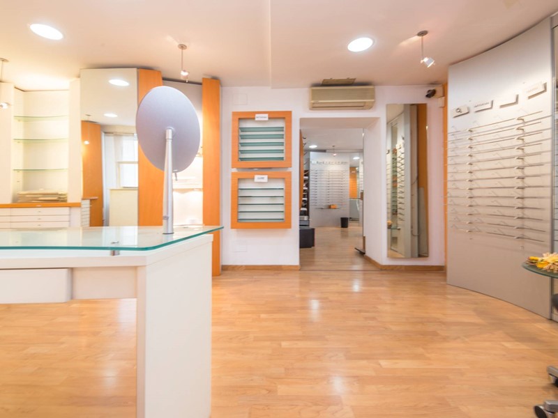 Immobile commerciale in Vendita a Genova, 159'000€, 225 m²