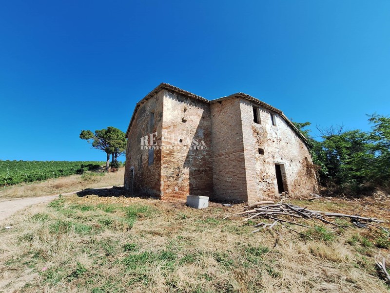 Rustico in Vendita a Spinetoli, 160'000€, 350 m²