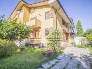 Casa Indipendente in Vendita a Massarosa, 295'000€, 200 m²