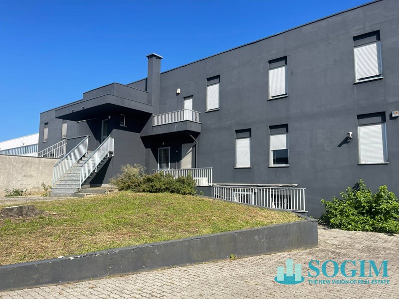 Capannone in Affitto a Burago di Molgora, 15'000&euro;, 3200 m²