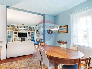 Casa Indipendente in Vendita a Gerenzano, 550'000€, 300 m²