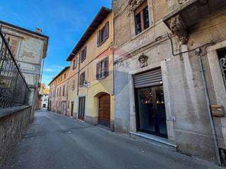 Negozio in Affitto a Viggiù, 400&euro;, 38 m²