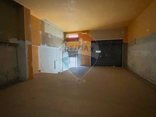 Negozio in Vendita a Santeramo in Colle, 110'000€, 180 m²