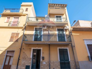 Casa Indipendente in Vendita a Niscemi, 100'000€, 288 m²