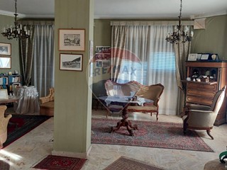 Appartamento in Vendita a Paternò, 100'000€, 171 m²