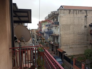 Appartamento in Vendita a Catania, 80'000&euro;, 88 m², con Box