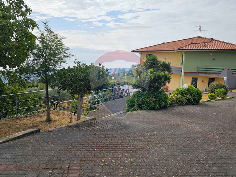 Villa in Vendita a Mascali, 350'000€, 282 m²