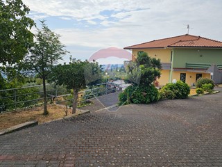 Villa in Vendita a Mascali, 350'000€, 282 m²