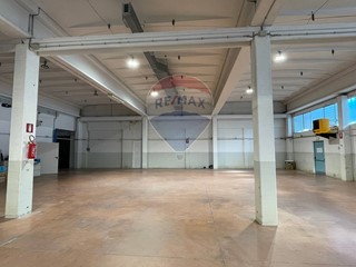 Capannone in Affitto a Arcevia, 900€, 570 m²