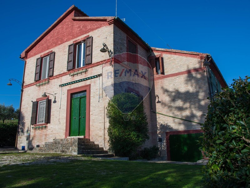 Rustico in Vendita a Filottrano, 149'000€, 282 m²