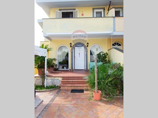 Casa Semi Indipendente in Vendita a Anzio, 270'000€, 165 m²