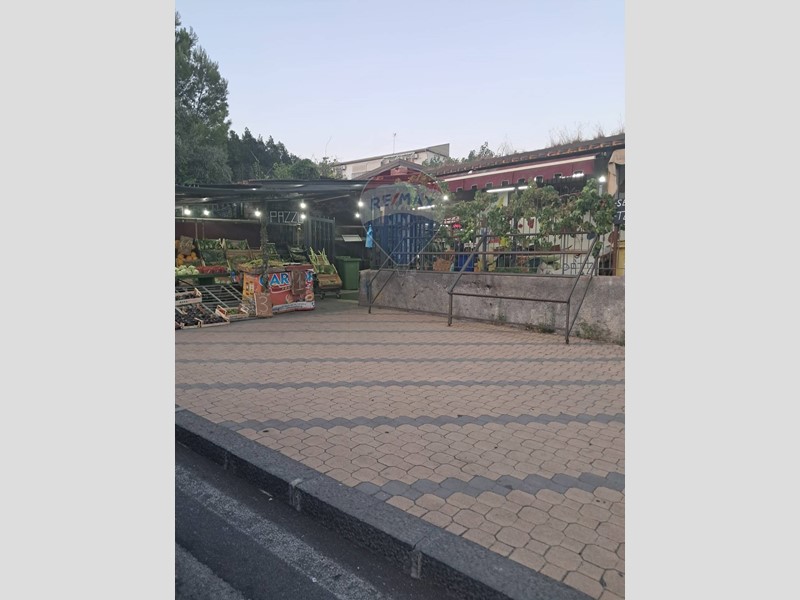 Immobile commerciale in Vendita a Catania, 30'000&euro;, 189 m²