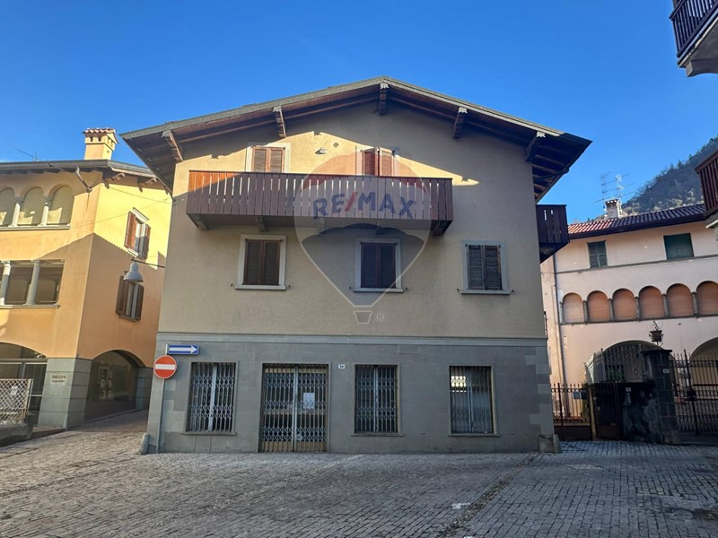 Casa Indipendente in Vendita a Villa d'Ogna, 269'000€, 523 m²
