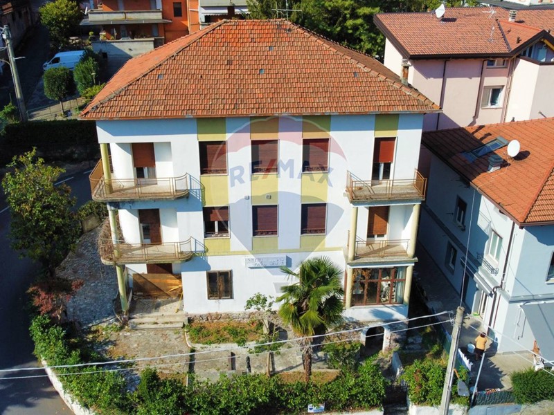 Casa Indipendente in Vendita a Darfo Boario Terme, 177'000€, 500 m²