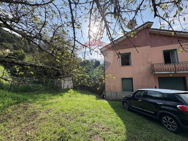 Casa Indipendente in Vendita a Varese Ligure, 179'000&euro;, 230 m²