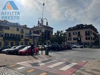 Ufficio in Affitto a Chivasso, 3'500€, 260 m²