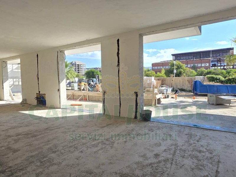 Immobile commerciale in Affitto a San Nicola la Strada, 3'000€, 224 m²