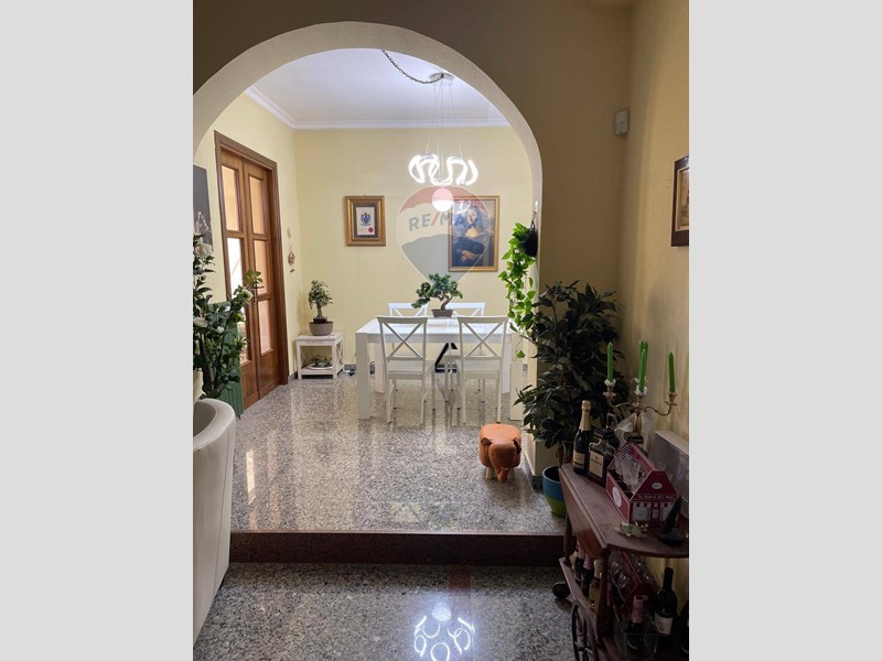 Villa in Vendita a Patrica, 220'000€, 361 m²