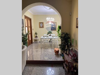 Villa in Vendita a Patrica, 220'000€, 361 m²