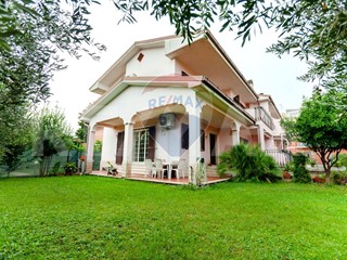 Casa Semi Indipendente in Vendita a Ciampino, 519'000&euro;, 190 m²