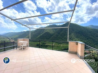 Casa Semi Indipendente in Vendita a Ranzo, 280'000€, 250 m², con Box