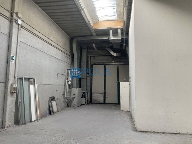 Capannone in Vendita a Villorba, 250'000€, 450 m²
