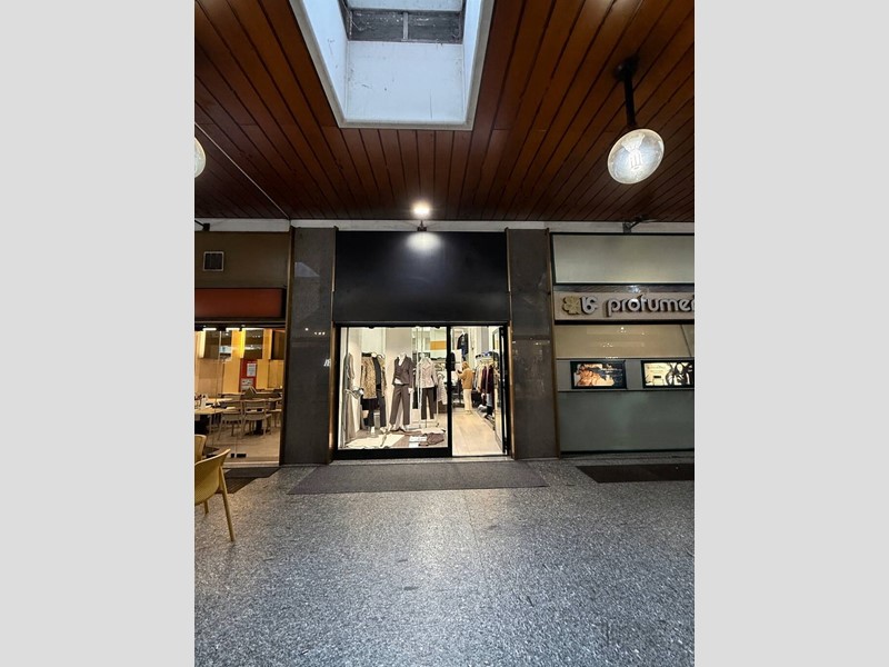 Immobile commerciale in Vendita a Varese, 128'000€, 60 m²