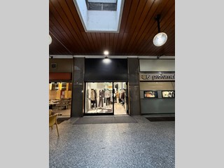 Immobile commerciale in Vendita a Varese, 128'000€, 60 m²