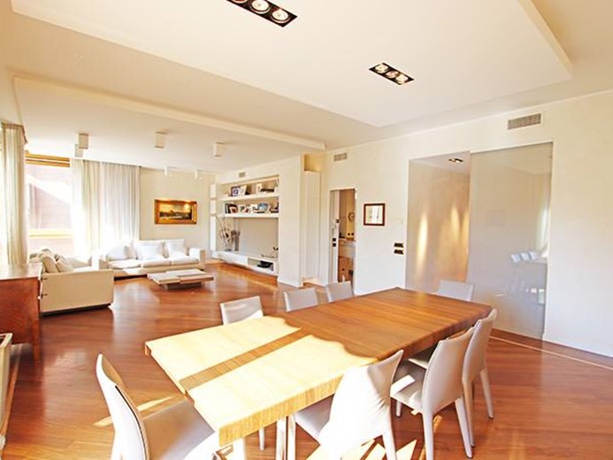 Appartamento in Vendita a Bergamo, 990'000€, 246 m²