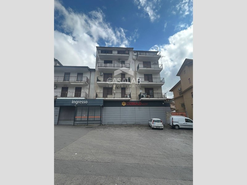 Appartamento in Vendita a Montelepre, 40'000€, 189 m²