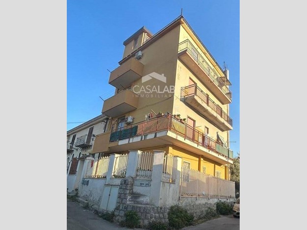 Trilocale in Vendita a Palermo, 67'000€, 80 m²