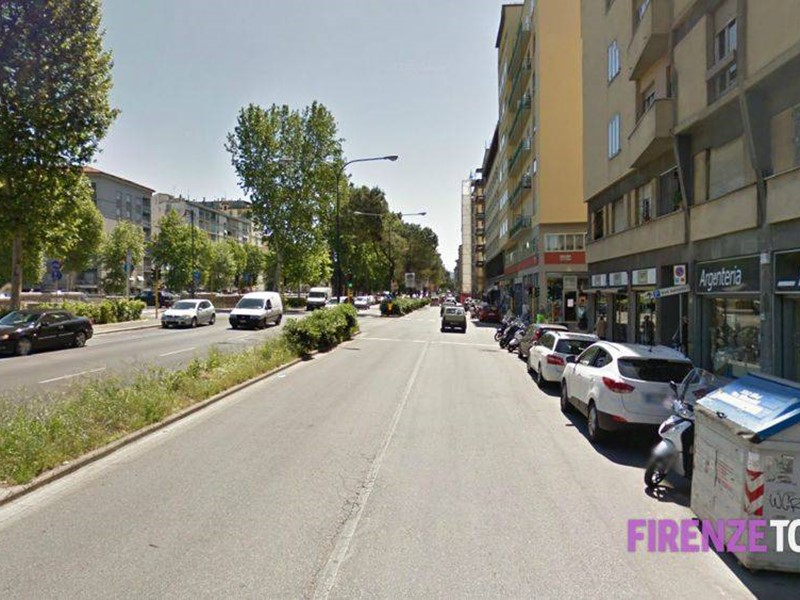 Immobile commerciale in Affitto a Firenze, 7'500€, 745 m²