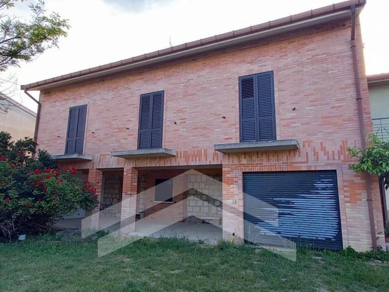 Appartamento in Vendita a Busso, 150'000€, 300 m²