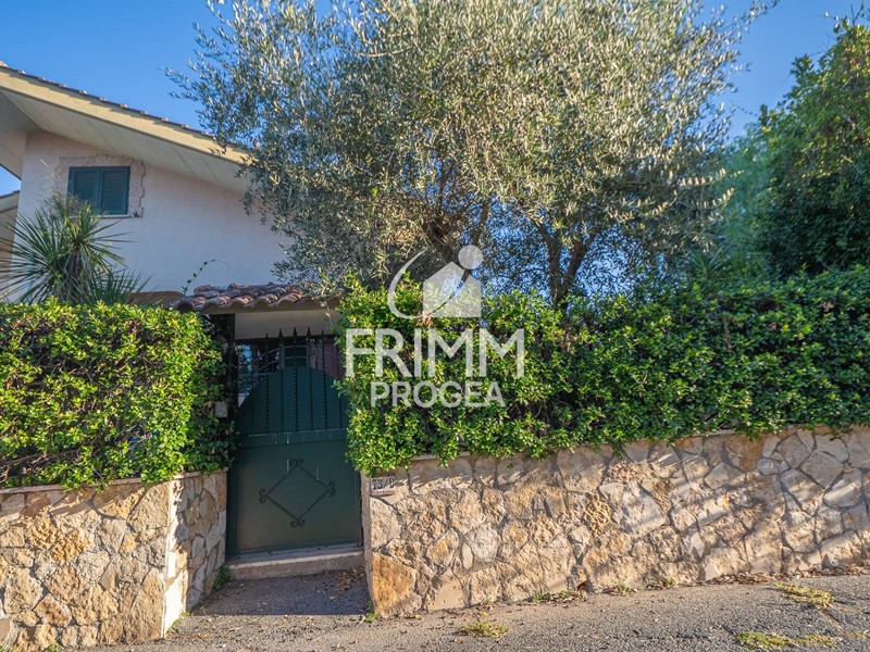 Villetta a schiera in Vendita a Guidonia Montecelio, 320'000€, 180 m²