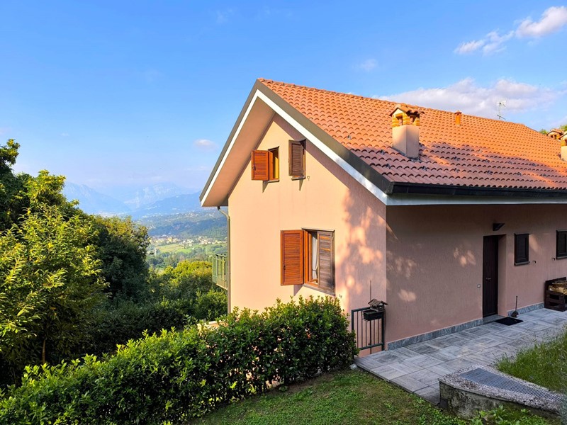 Villetta a schiera in Vendita a Sirtori, 275'000€, 180 m²